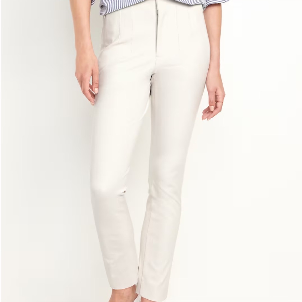 Old Navy Cream polished pixie Ankle Cropped Pants